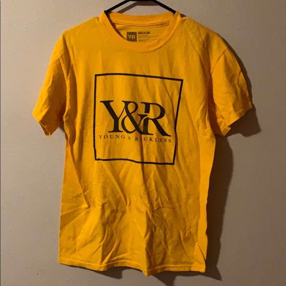 Men’s size medium top